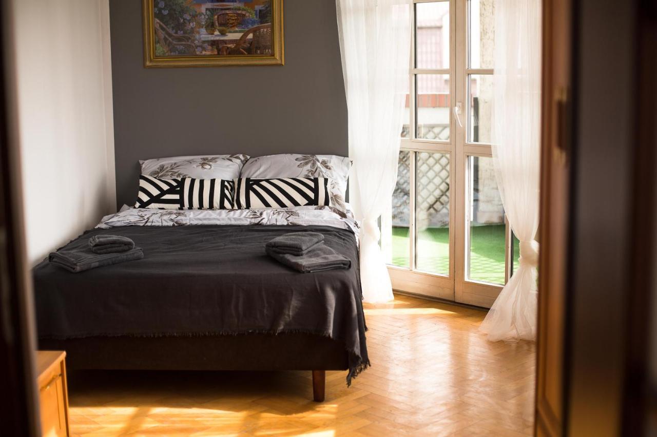 V Hostel Варшава Экстерьер фото